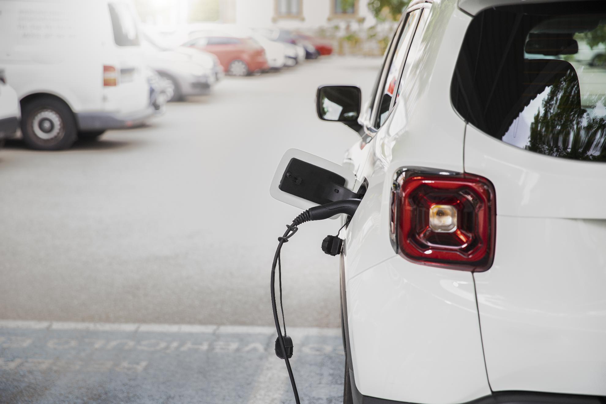 De la infraestructura a l'ús: l’actual repte de la mobilitat elèctrica
