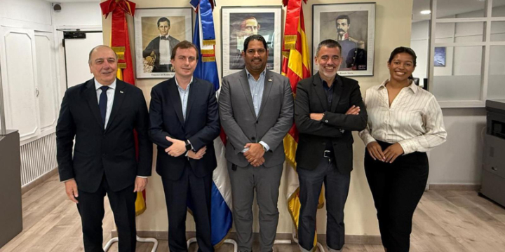 The CEEC meets the Consulate of the Dominican Republic in Barcelona to promote collaboration in the energy sector
