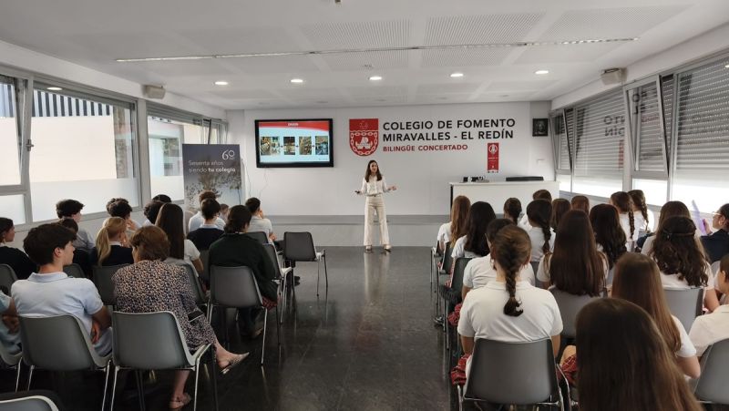 La experiencia emprendedora de Bijoya inspira al alumnado de Miravalles-El Redín