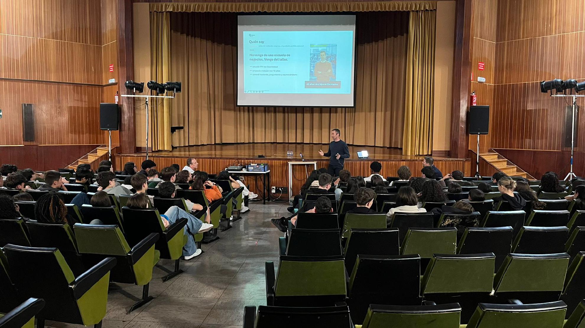 El Colegio Calasanz descubre en Gurpea que la robótica y la automatización industrial también tienen apellido familiar