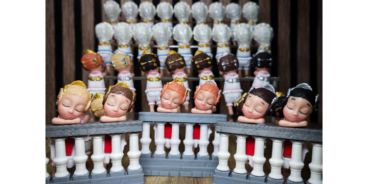 Nacen las primeras mini muñecas falleras en vinilo: Pinzellades impulsa el proyecto y Berjuan transforma sus diseños 3D en un producto artesanal y duradero