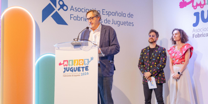 Gonzalo Jover, premiado con el Pin de Oro de la Fundación Crecer Jugando