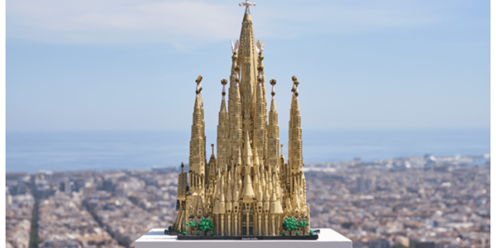 El Grupo LEGO rinde homenaje a Gaudí con una espectacular Sagrada Familia