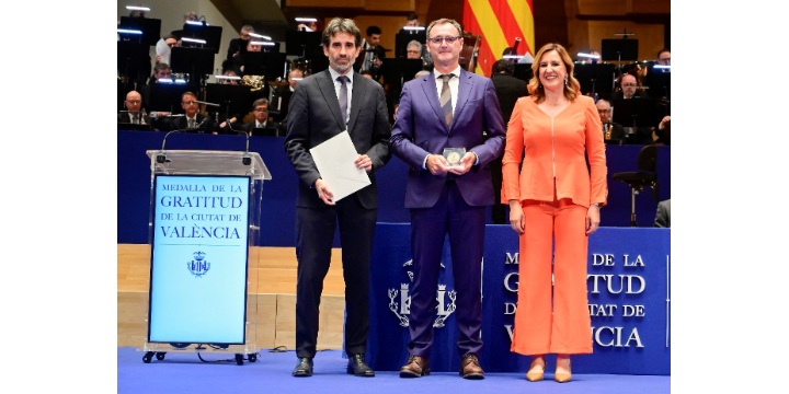 AEFJ y la Fundación Crecer Jugando reciben la medalla de la Gratitud de la Ciudad del Valencia