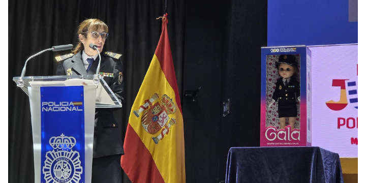 “Gala”: la primera muñeca oficial de la Policía Nacional, un proyecto solidario creado junto a Fundación Juntos por una Sonrisa, Toybags, Museo Ricordi y Berjuan