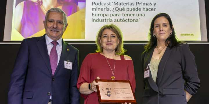 Laura Ojea gana el VII Premio de Periodismo Paco Moreno con un podcast sobre la autonomía industrial europea