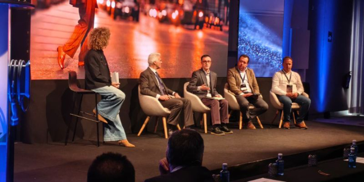 Dinuy y Versa Design presentan una alianza para impulsar nuevas soluciones de recarga para vehículo eléctrico