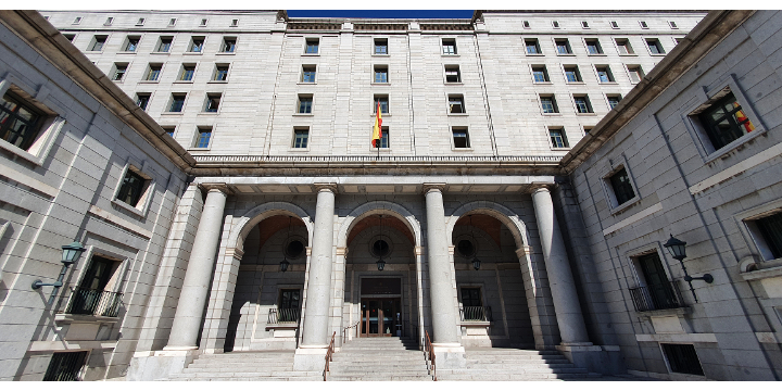 El Tribunal Administrativo Central anula la inclusión de los CAE en contratos de suministro energético de la Administración Pública