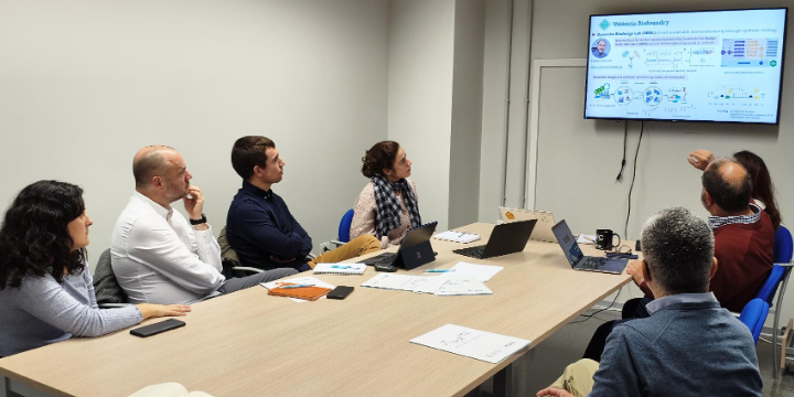 Bioval impulsa la colaboración con Navarra con una visita institucional centrada en biología sintética y biotecnología avanzada
