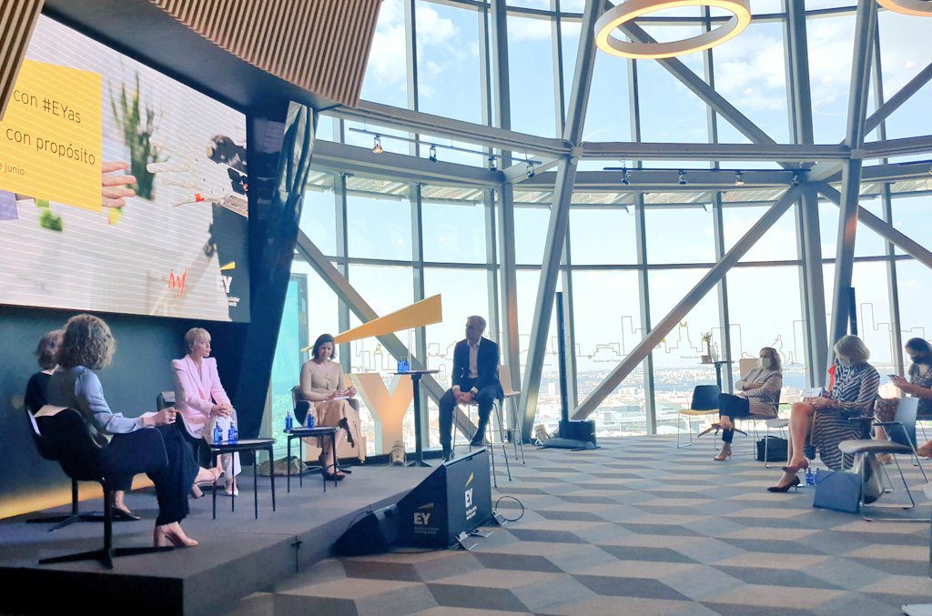 Resumen de la mesa redonda EY-IWF "Aprende con #EYas"