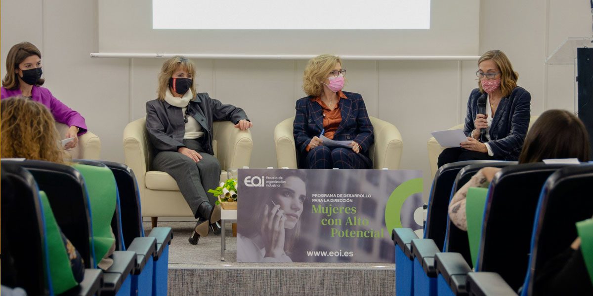 Pilar Girón participa en la  la Clausura del Programa de Desarrollo para la Dirección: Mujeres de Alto Potencial